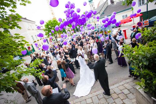0048_Luftballons_steigen_lassen_Wedding_Simkup_lila_Luftballon.jpg