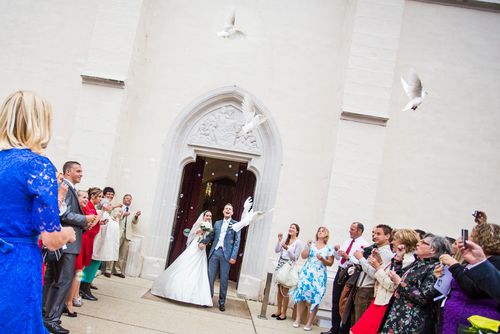 0003_wedding_Auszug_Kirche_simkup_Hochzeit.jpg
