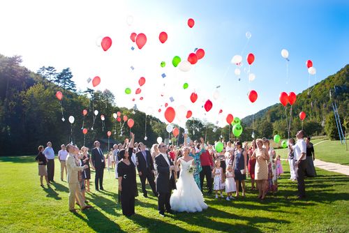 0020_Luftballon_steigen_Wedding_Hochzeit_Rote_Luftballons_Simkup.jpg